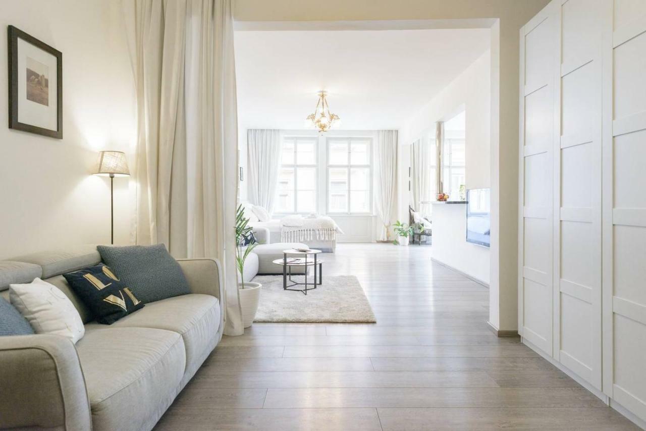 Stylish, Light-filled In The Historic Center Appartement