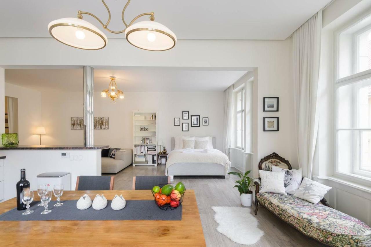 Stylish, Light-filled In The Historic Center Appartement