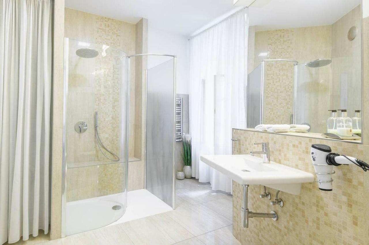 Stylish, Light-filled In The Historic Center Appartement